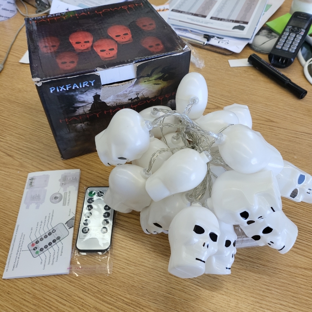 NIB Happy Halloween Pixfairy LED 20 Skull String Lights Battery Operated